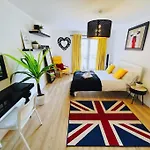- 1 Bed - Pembroke Court