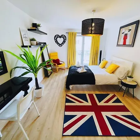 - 1 Bed - Pembroke Court